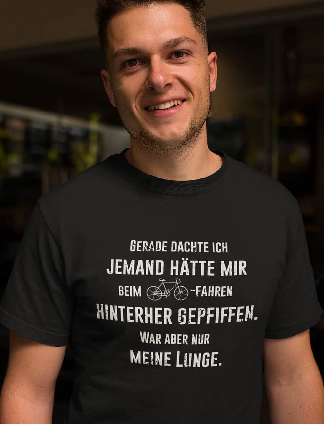 Fahrrad-T-Shirt-Lunge-pfeift