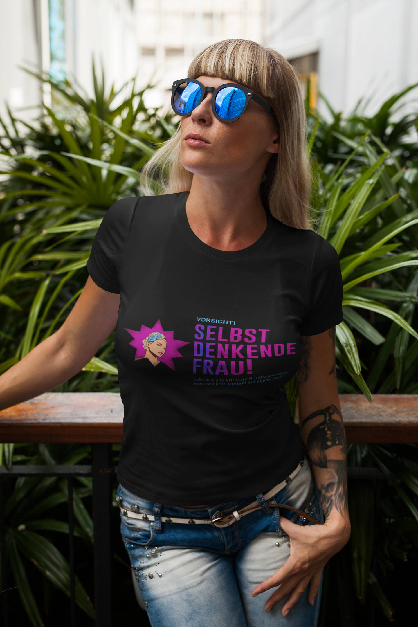Ausgefallene-T-Shirts-Sarkasmus-Vorsicht-Selbstdenkende-Frau